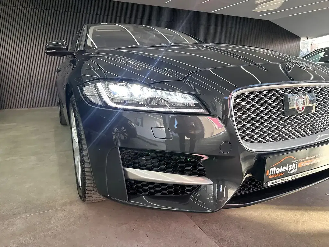 Jaguar XF - Thumbnail 35