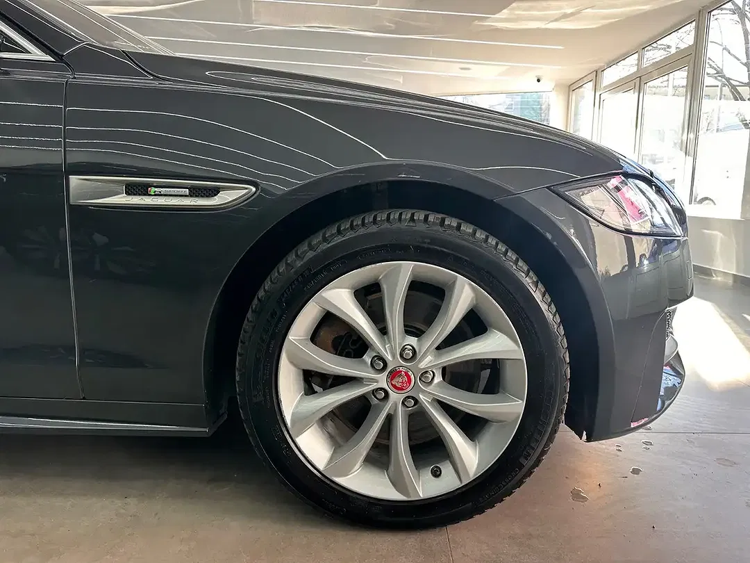 Jaguar XF - Thumbnail 37