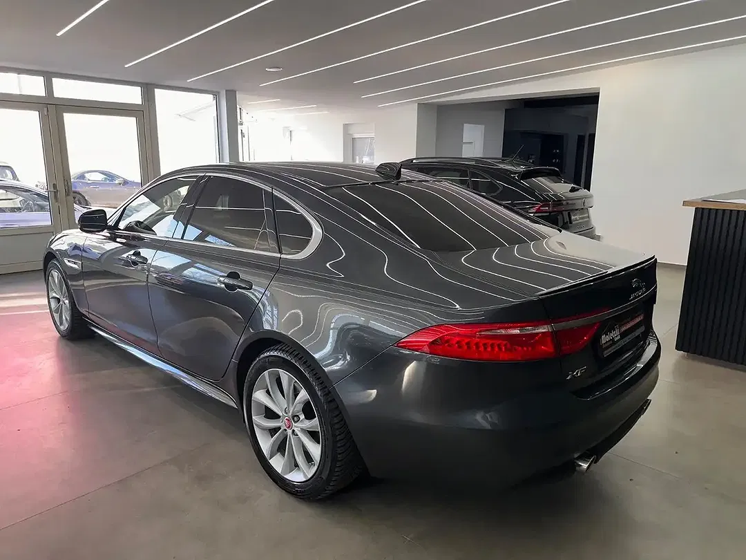 Jaguar XF - Thumbnail 4