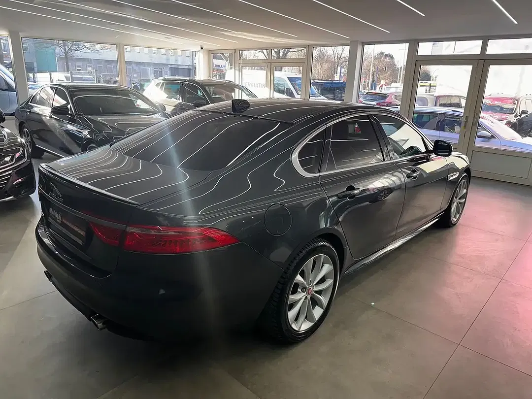 Jaguar XF - Thumbnail 6