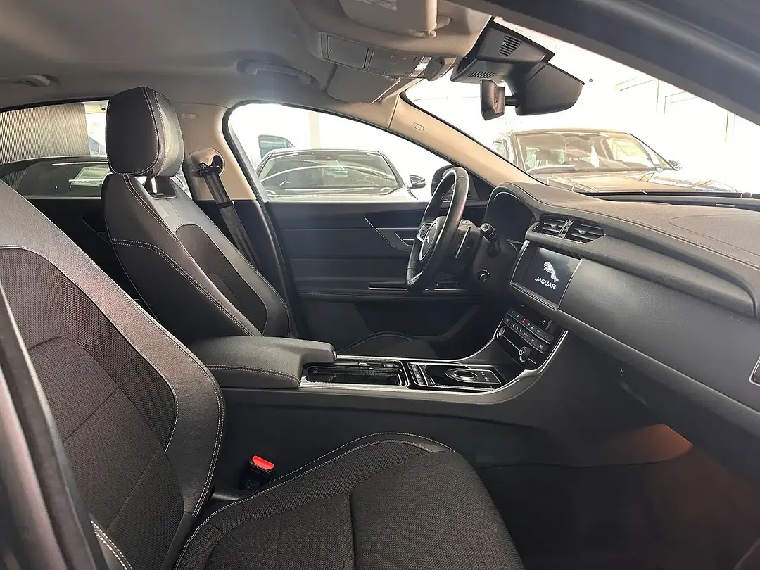 Jaguar XF - Thumbnail 8