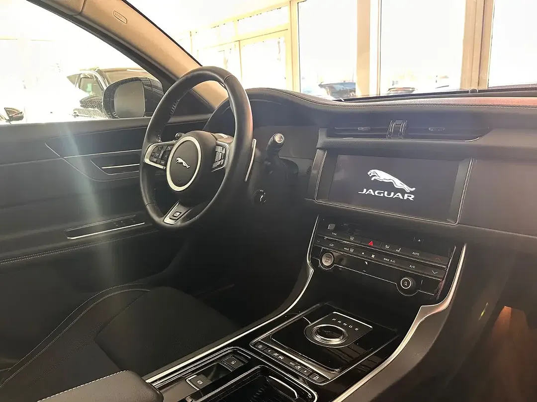Jaguar XF - Thumbnail 9