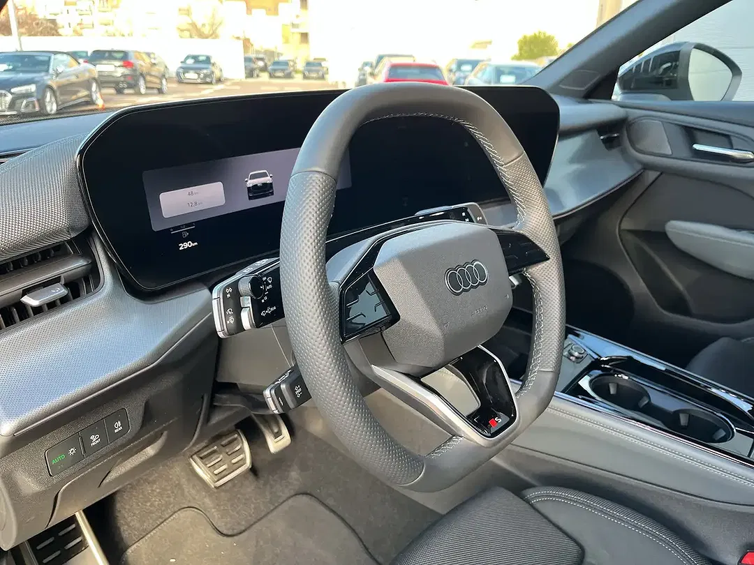 Audi Q3 - Thumbnail 11