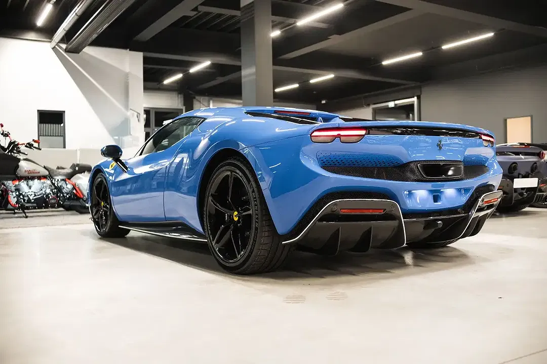 Ferrari 296 GTS - Thumbnail 4