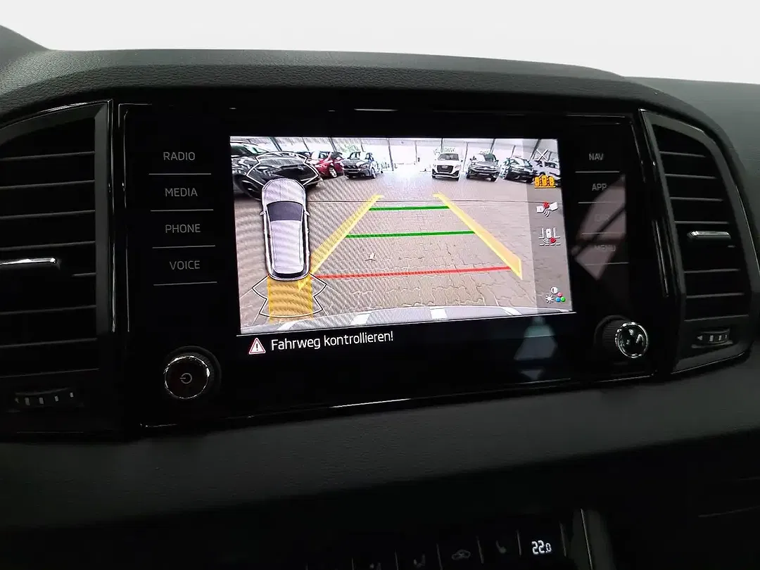 Skoda Karoq - Thumbnail 10
