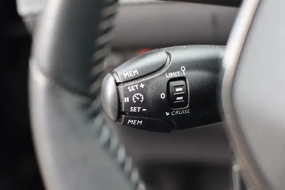 Peugeot 208 - Thumbnail 14