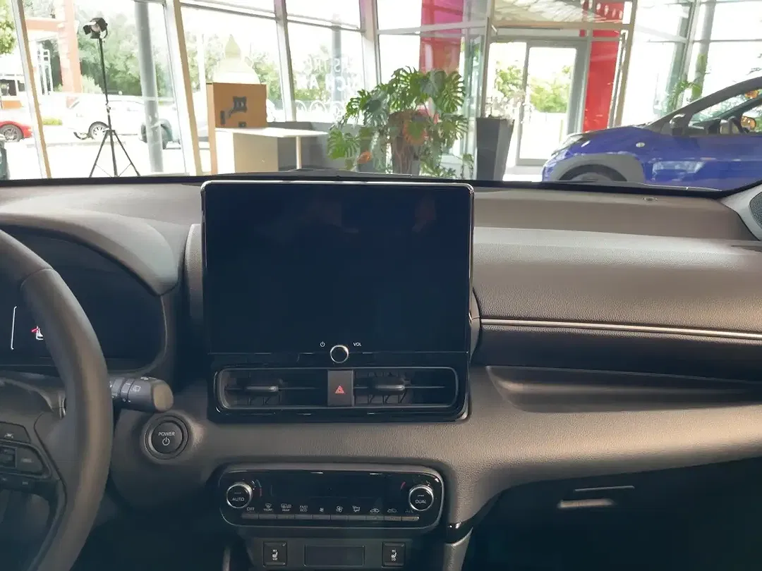 Toyota Yaris - Thumbnail 10