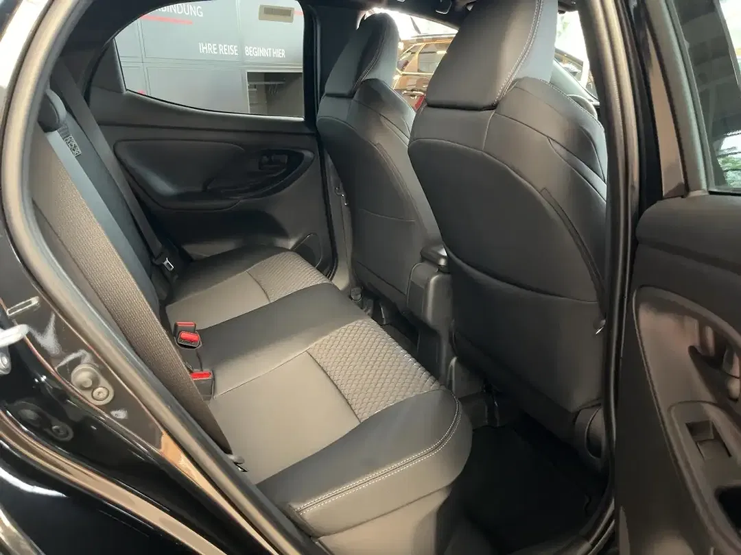 Toyota Yaris - Thumbnail 12