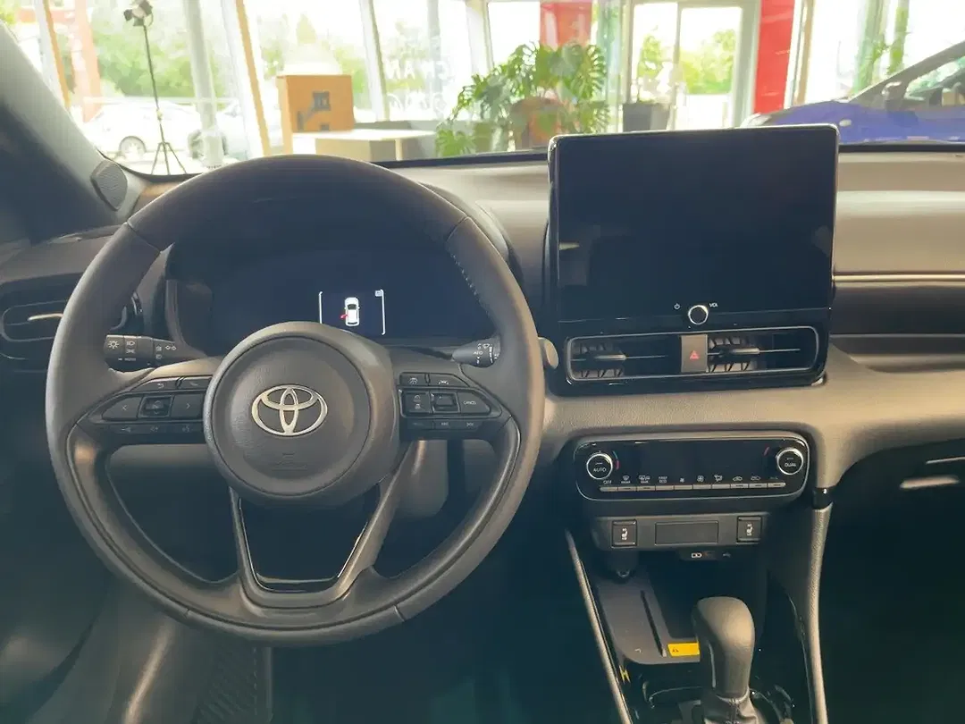 Toyota Yaris - Thumbnail 8