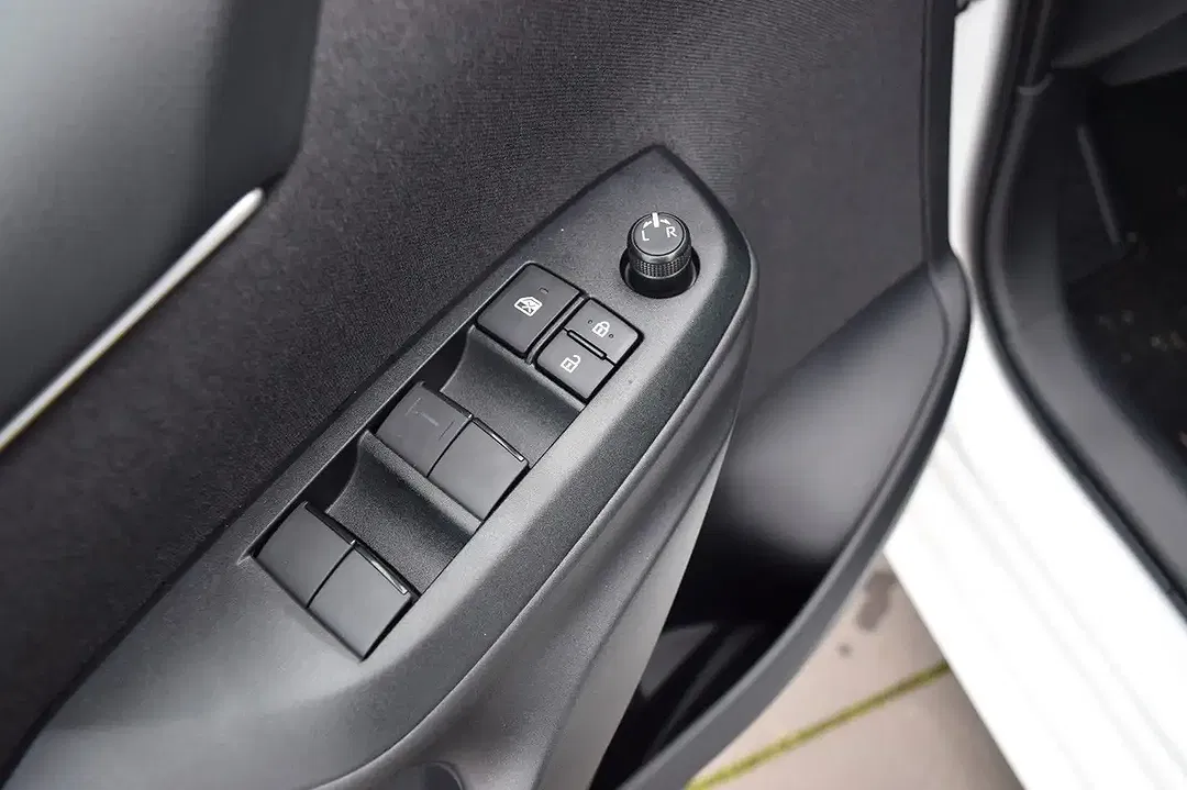 Toyota Yaris - Thumbnail 10
