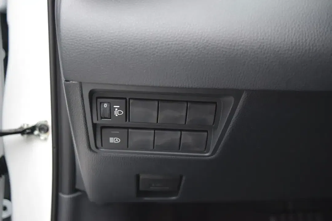 Toyota Yaris - Thumbnail 11