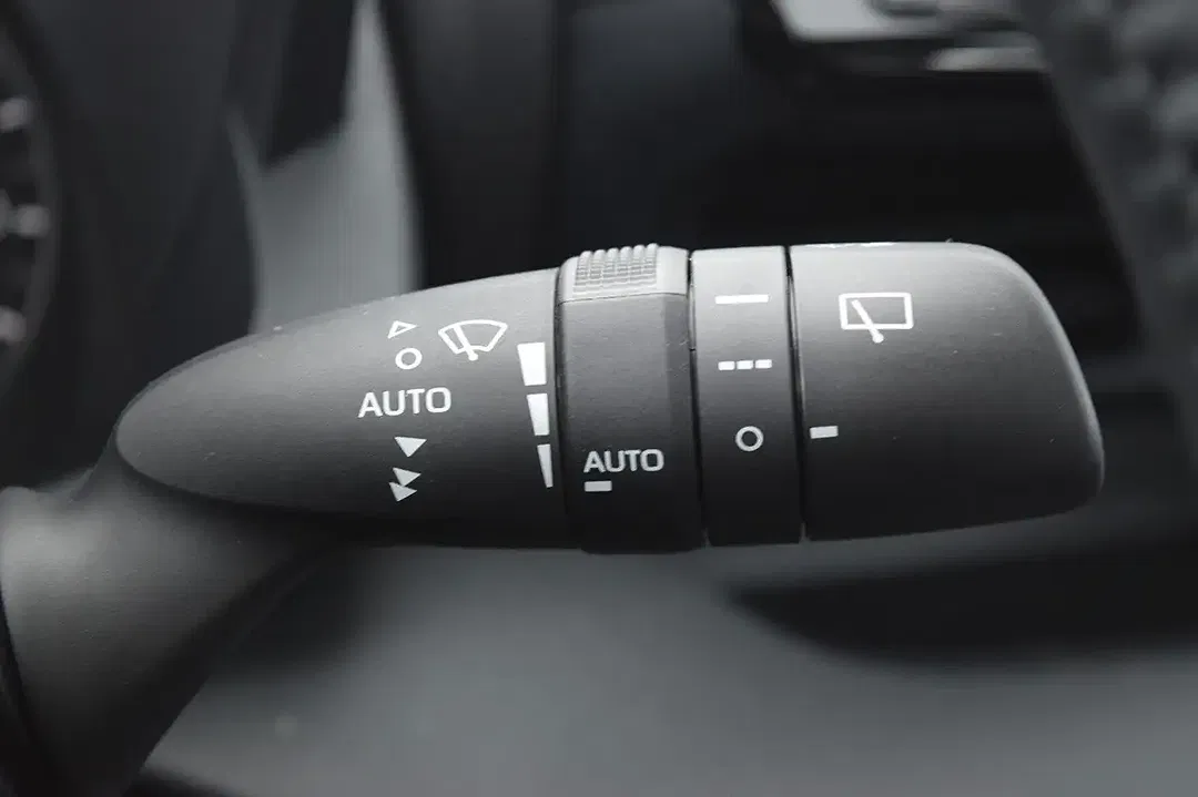 Toyota Yaris - Thumbnail 13
