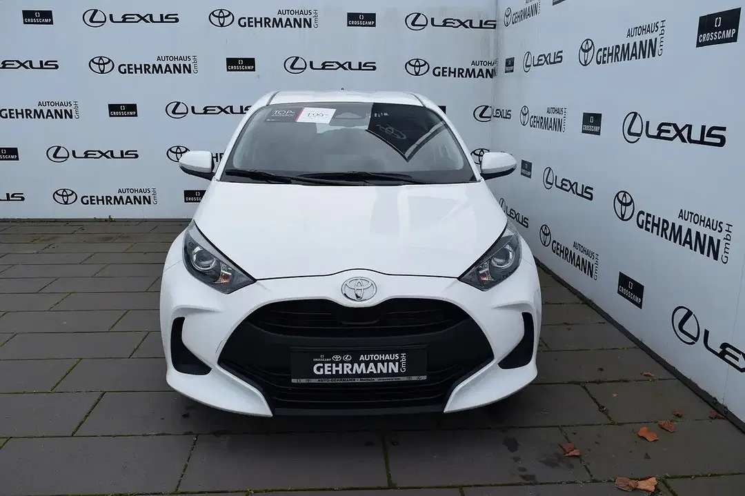 Toyota Yaris - Thumbnail 2