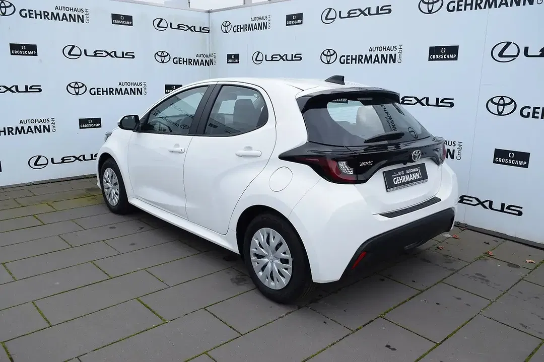 Toyota Yaris - Thumbnail 3