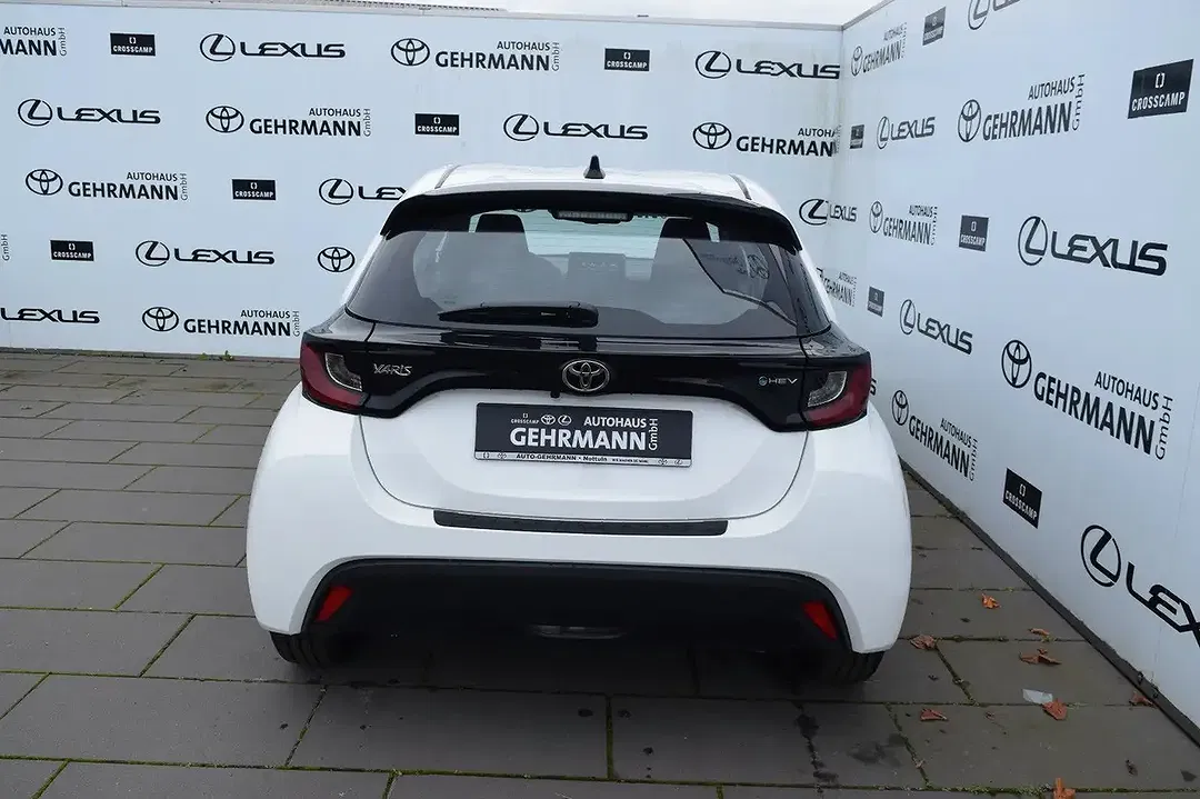 Toyota Yaris - Thumbnail 4