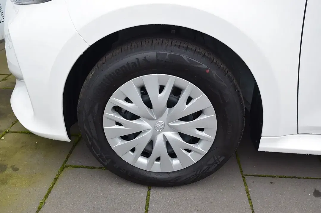 Toyota Yaris - Thumbnail 6