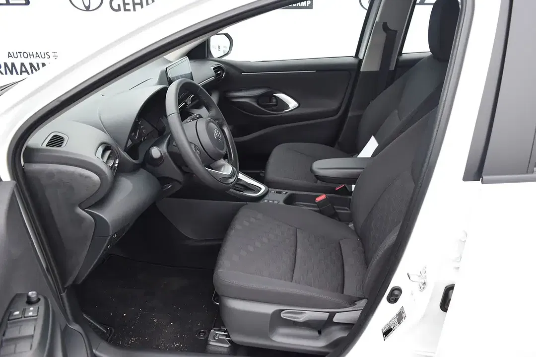 Toyota Yaris - Thumbnail 7