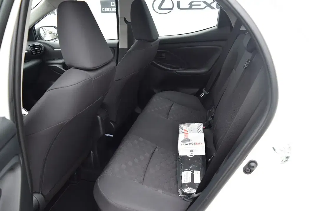 Toyota Yaris - Thumbnail 8
