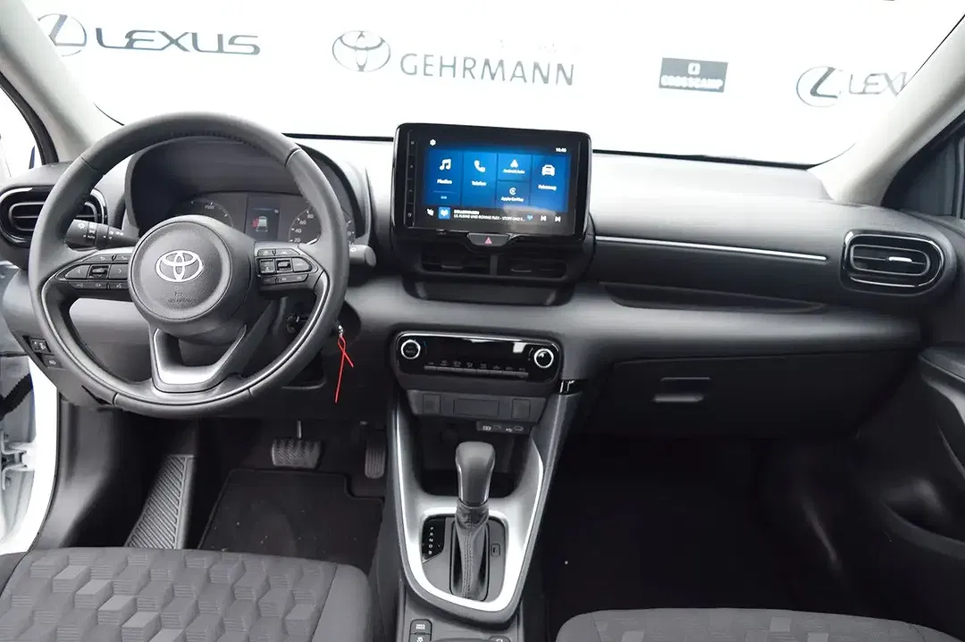Toyota Yaris - Thumbnail 9