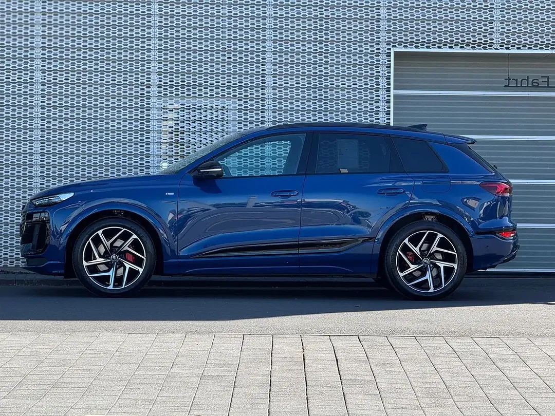 Audi Q6 e-tron - Thumbnail 1