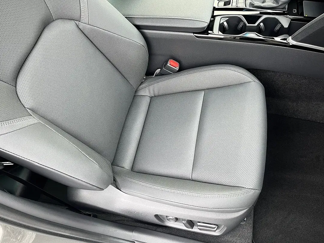 Toyota Camry - Thumbnail 17