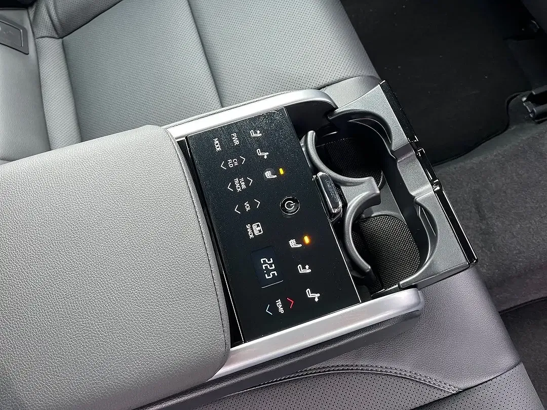 Toyota Camry - Thumbnail 21