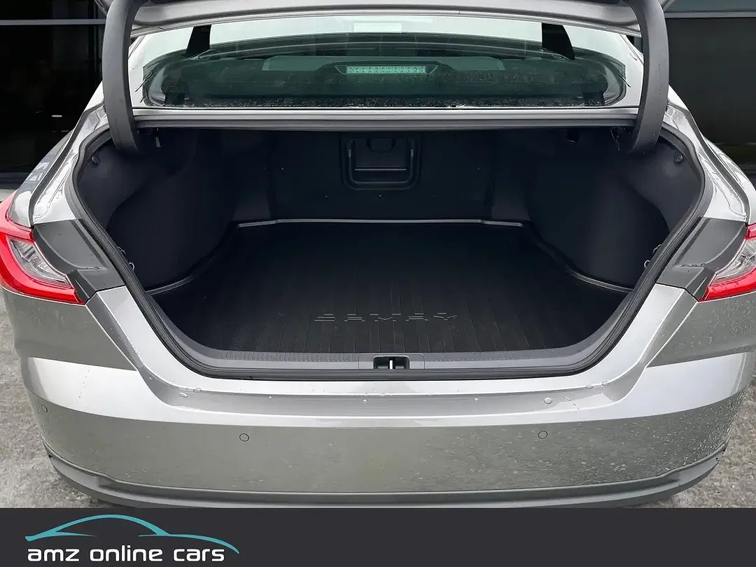 Toyota Camry - Thumbnail 9