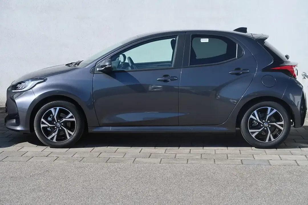 Toyota Yaris - Thumbnail 2