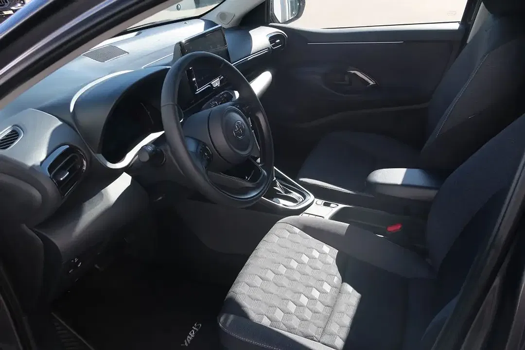 Toyota Yaris - Thumbnail 9