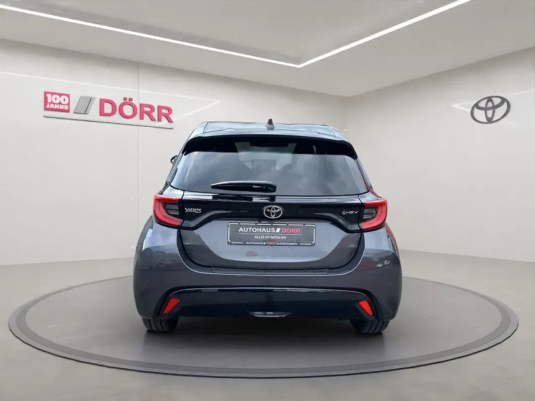 Toyota Yaris - Thumbnail 4