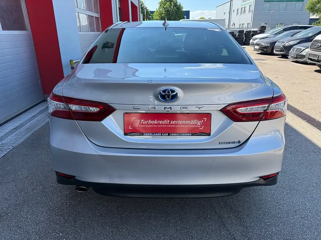 Toyota Camry - Thumbnail 6