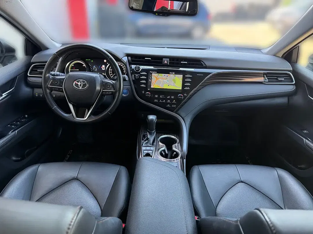Toyota Camry - Thumbnail 7
