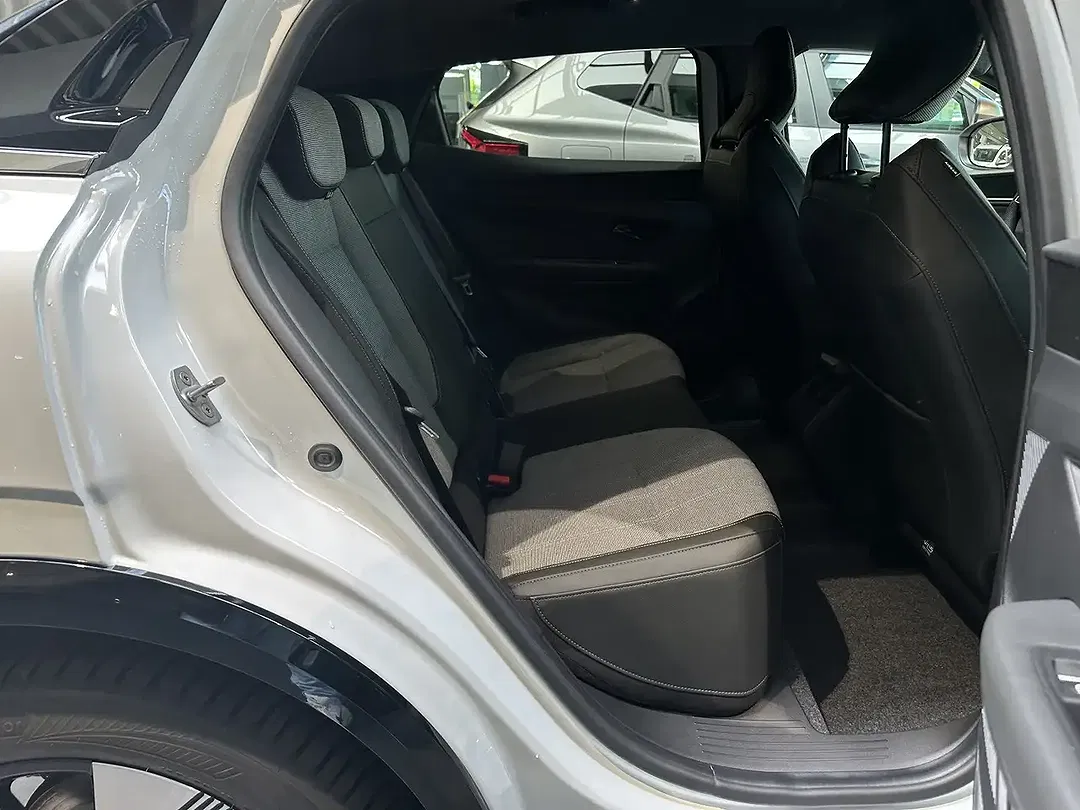 Renault Megane E-Tech - Thumbnail 14
