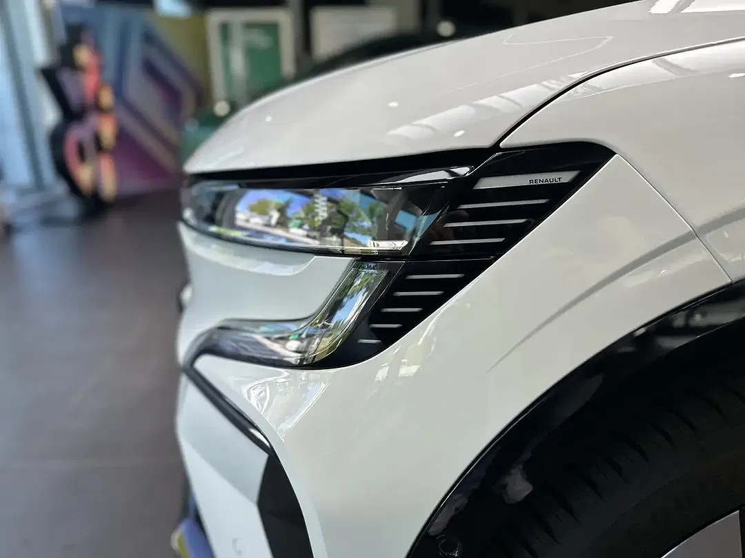 Renault Megane E-Tech - Thumbnail 4