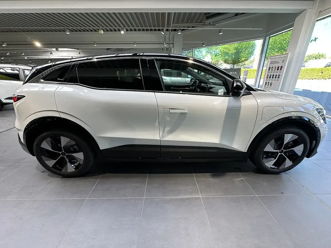 Renault Megane E-Tech - Thumbnail 8