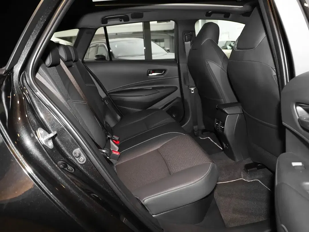 Toyota Corolla - Thumbnail 4