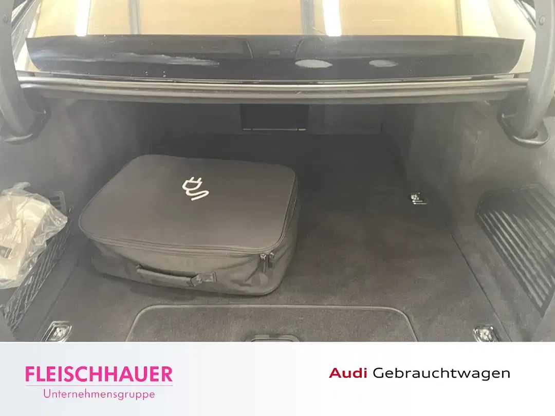 Audi A8 - Thumbnail 6