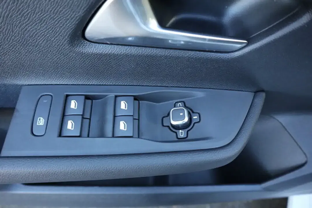 Opel Astra - Thumbnail 8