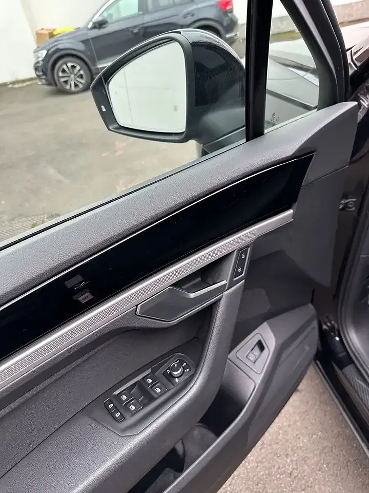 Volkswagen Touareg - Thumbnail 14