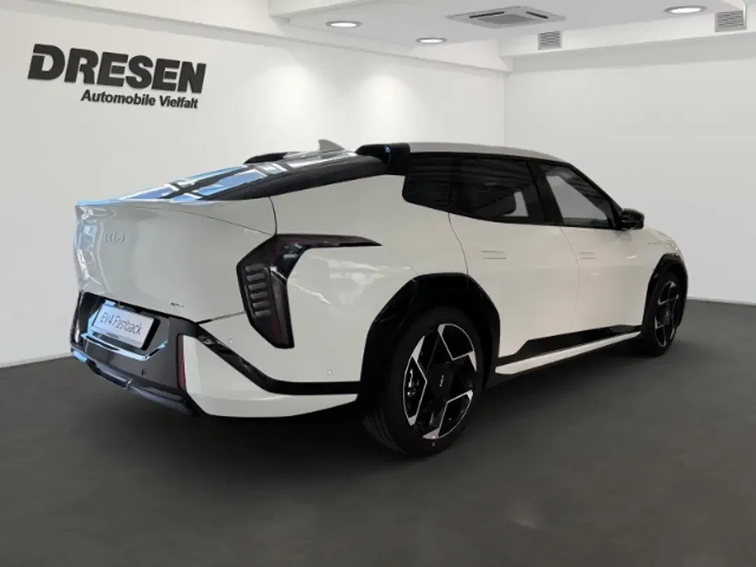 Kia EV4 - Thumbnail 3