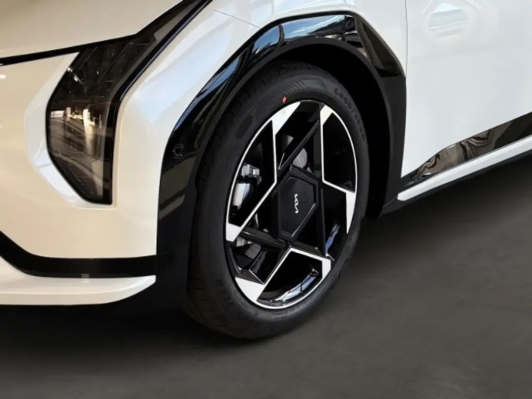 Kia EV4 - Thumbnail 6