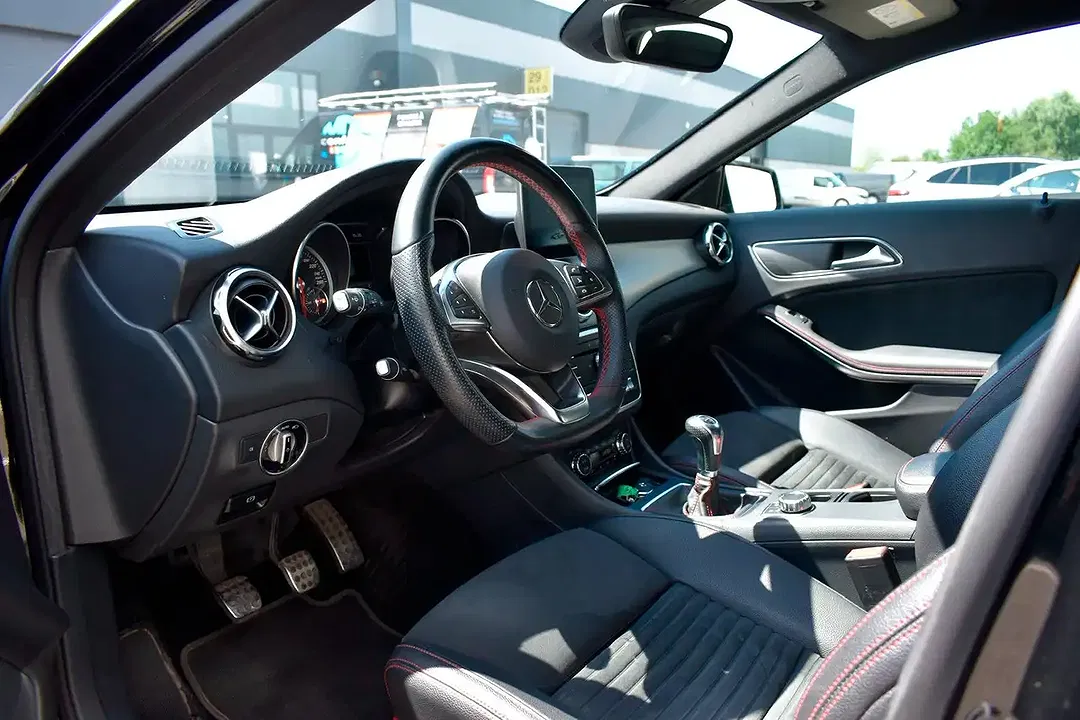 Mercedes-Benz GLA 180 - Thumbnail 12