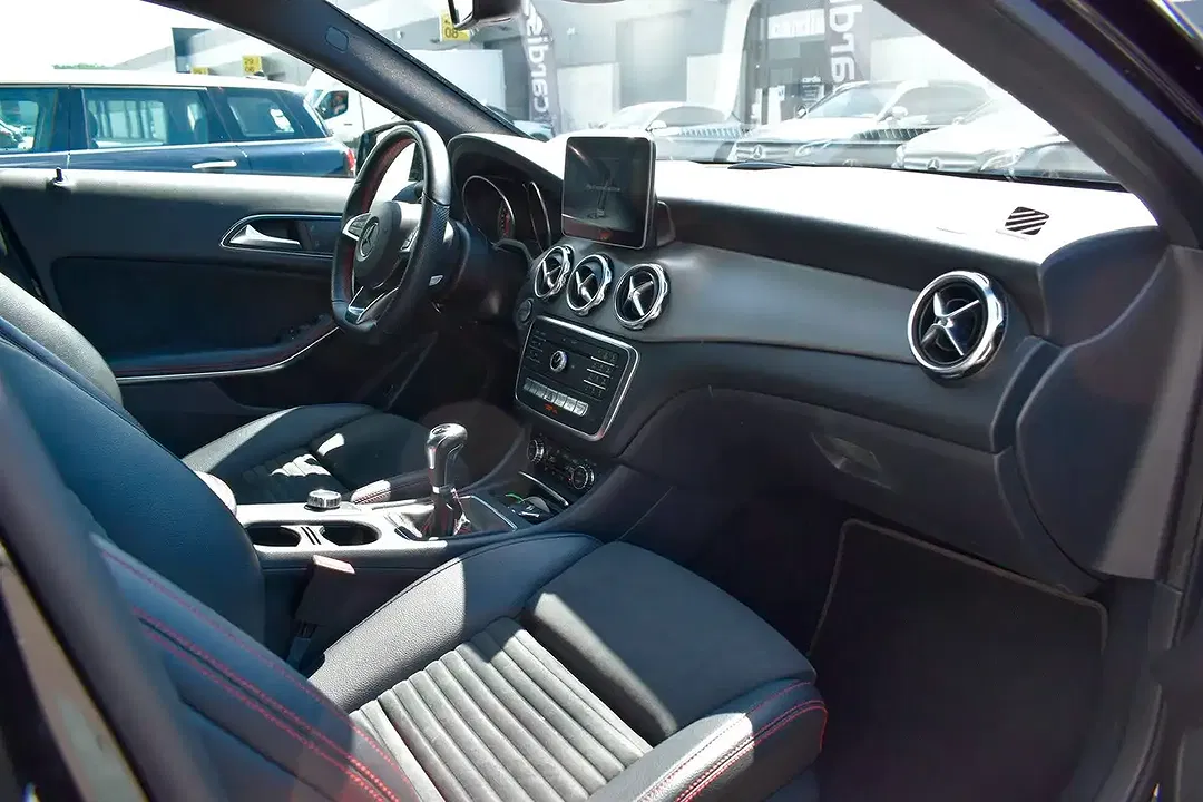 Mercedes-Benz GLA 180 - Thumbnail 13