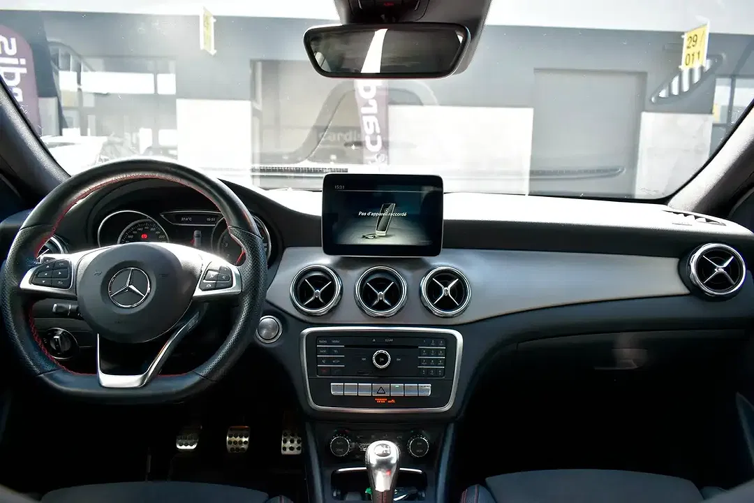 Mercedes-Benz GLA 180 - Thumbnail 14