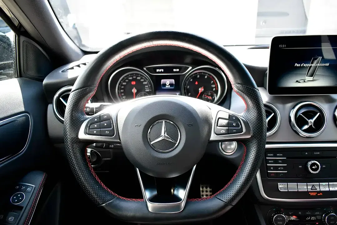 Mercedes-Benz GLA 180 - Thumbnail 15
