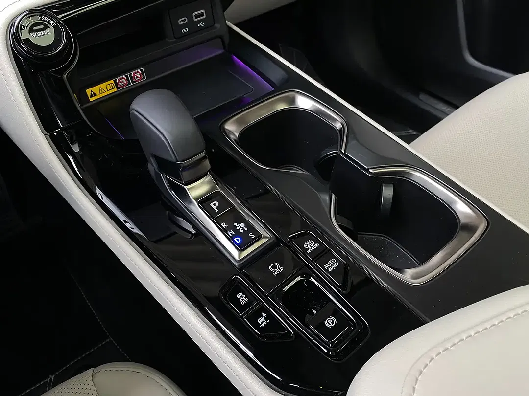 Lexus NX 450h+ - Thumbnail 10