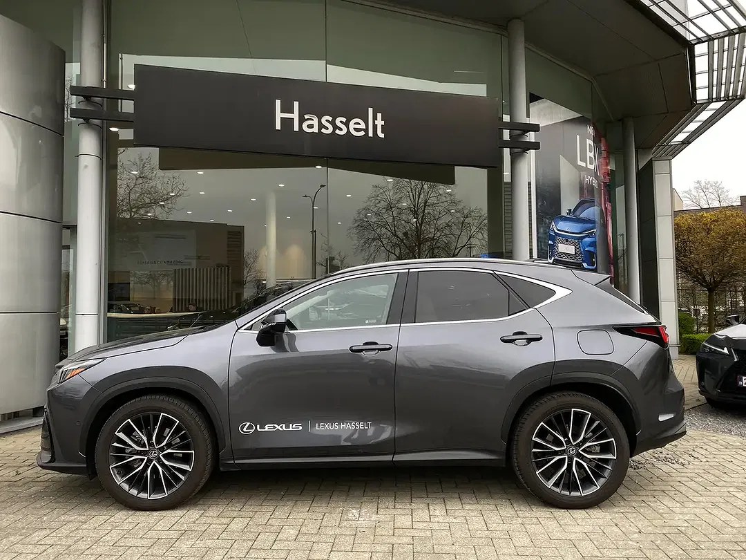 Lexus NX 450h+ - Thumbnail 3
