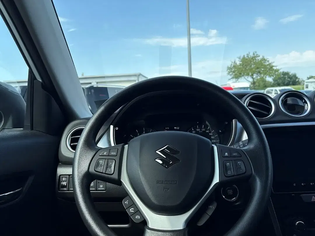 Suzuki Vitara - Thumbnail 14