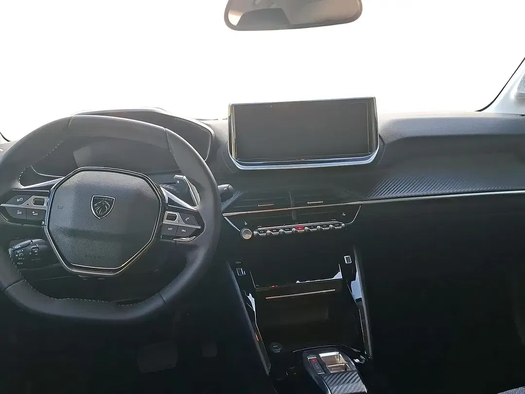 Peugeot 208 - Thumbnail 9