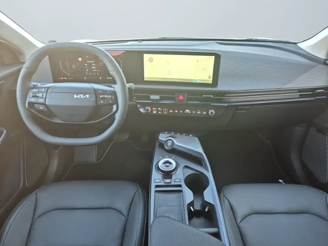 Kia EV6 - Thumbnail 10